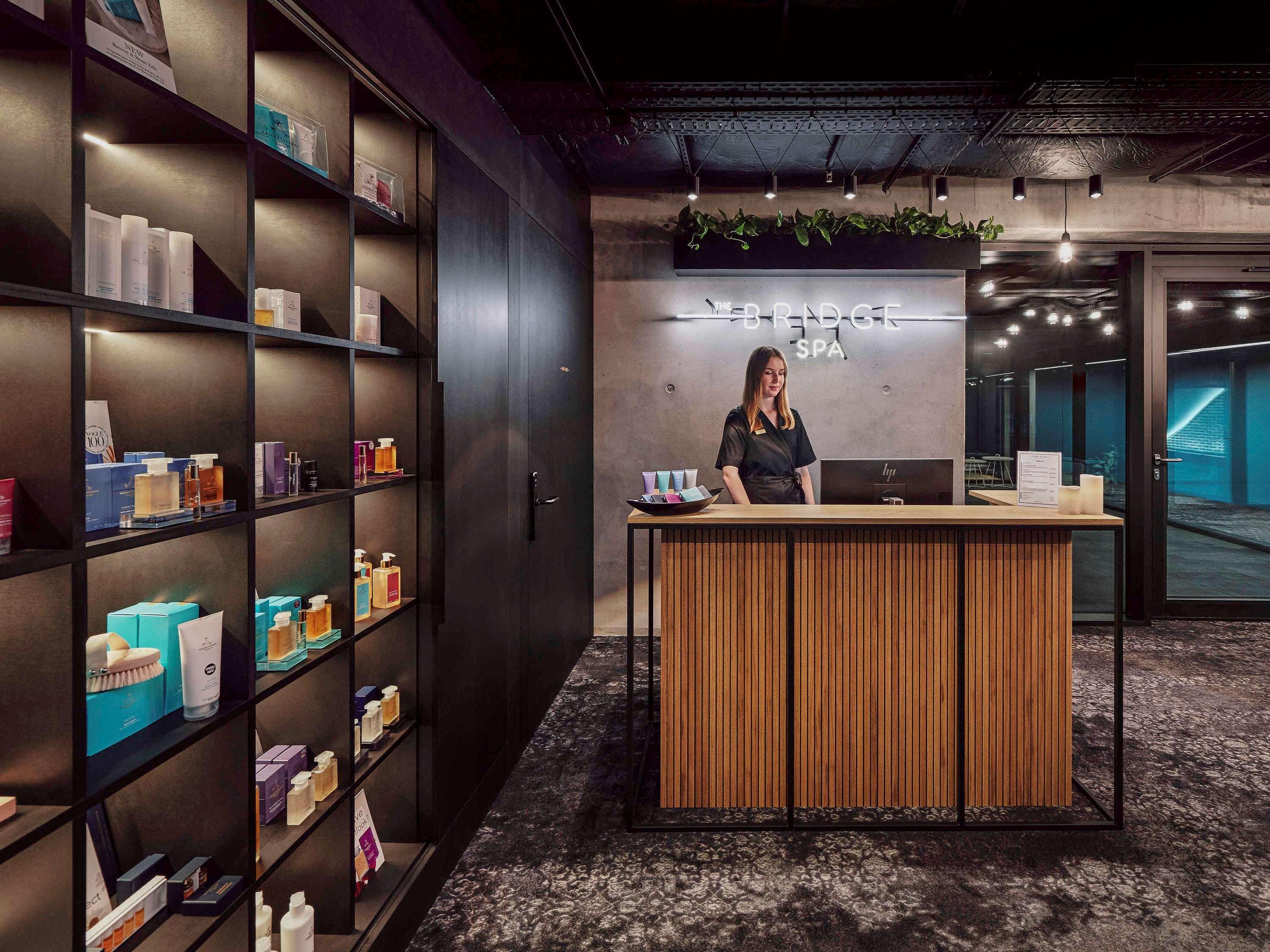 The Bridge Wroclaw - Mgallery Breslávia Exterior foto The reception area at the 2018-opened store in Berlin